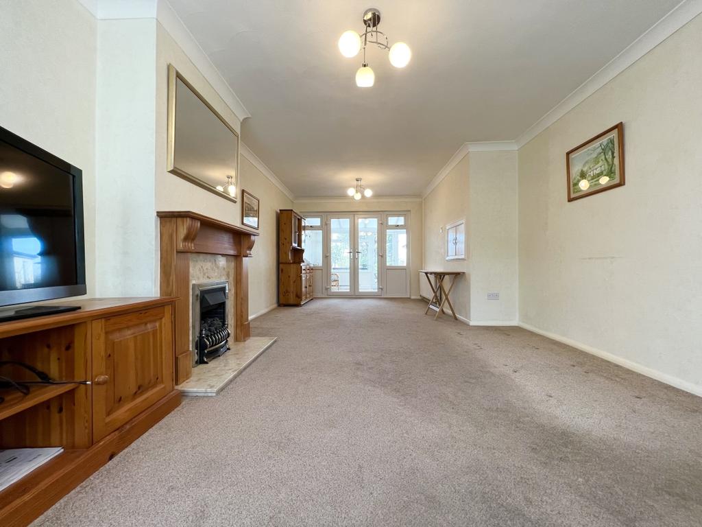 Marling Way Gravesend DA12 3 bed semidetached house £1,400 pcm (£323 pw)