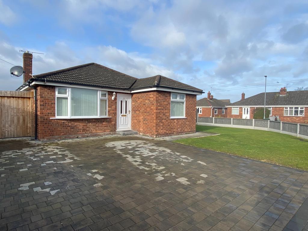 Scott Avenue, Crewe, CW1 3 bed bungalow £1,100 pcm (£254 pw)