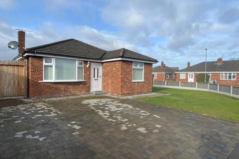 3 bedroom bungalow to rent, Scott Avenue, Crewe, CW1