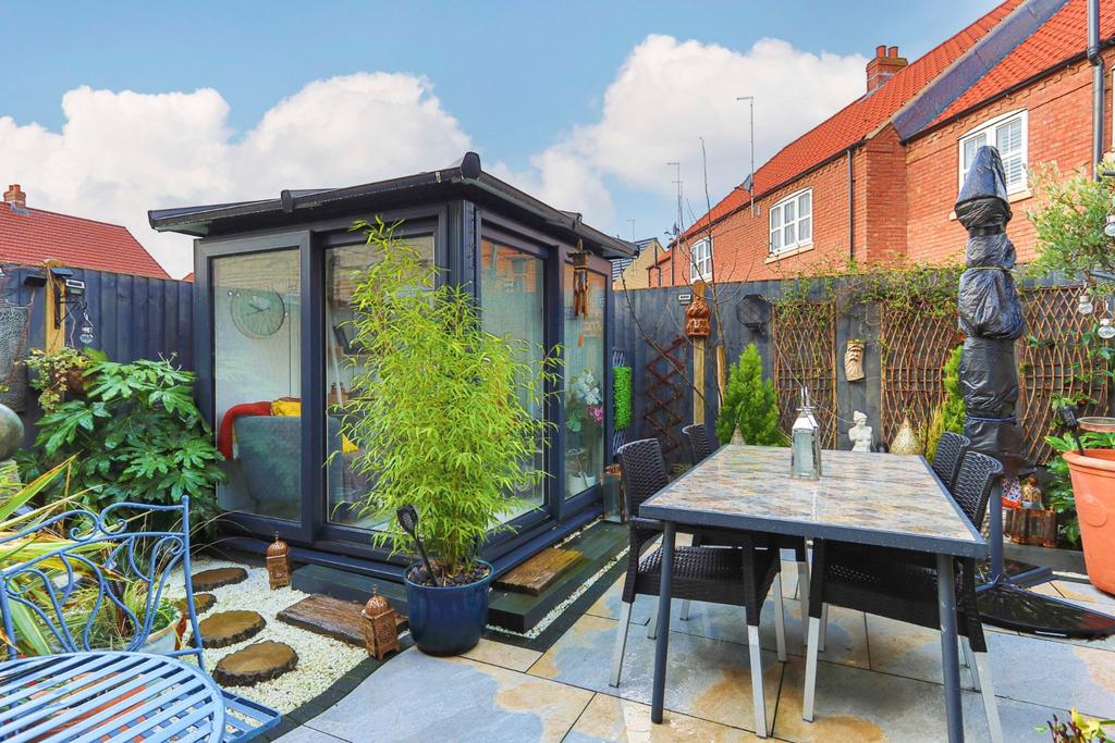 Otterburn Park, Kingswood, Hull, HU7 3NU 3 bed semidetached house for