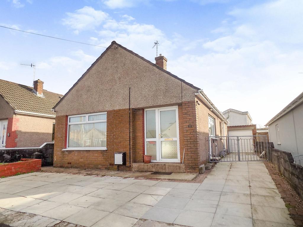 Heol Cae Glas, Tondu, Bridgend. CF32 9ER 3 bed detached bungalow for