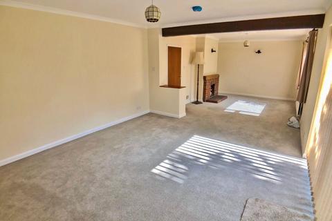 3 bedroom detached bungalow to rent - Grange Drive, Wooburn Green, HP10