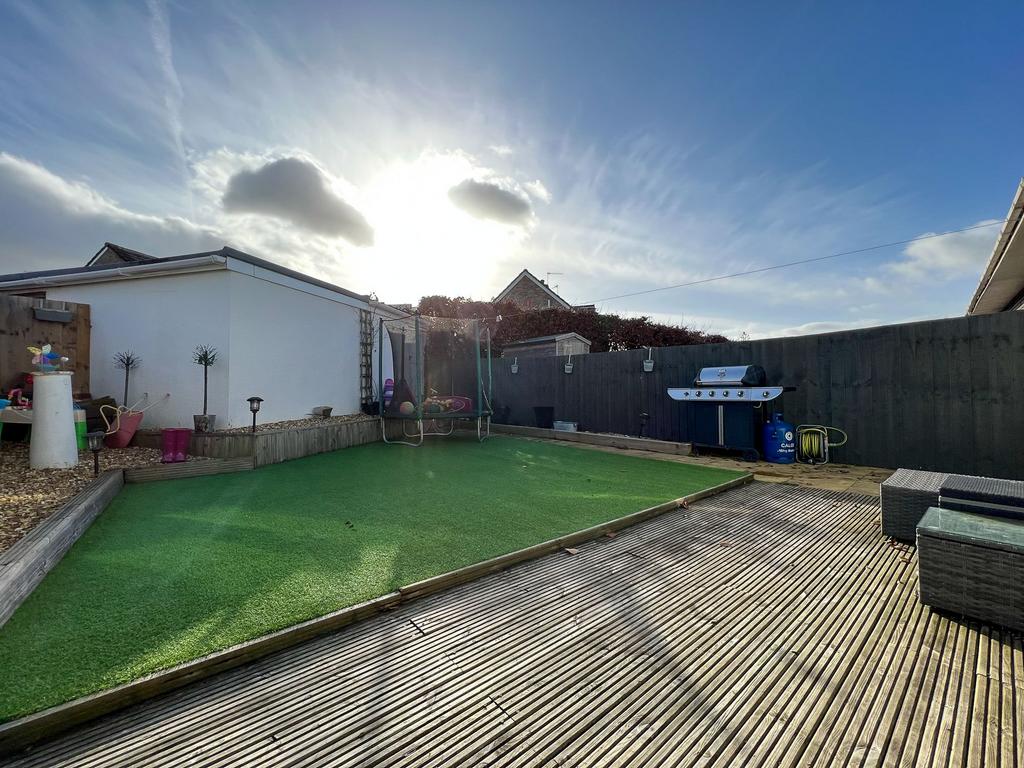 Garden with Garage Access