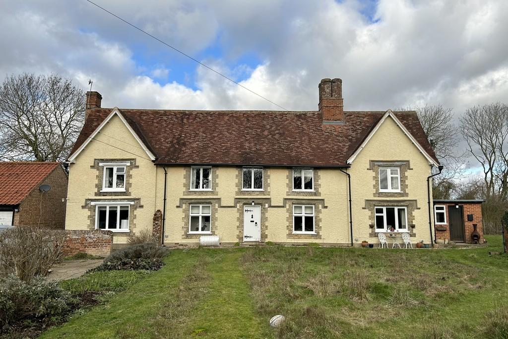 Slough Farm 3 bed farm house £1,750 pcm (£404 pw)
