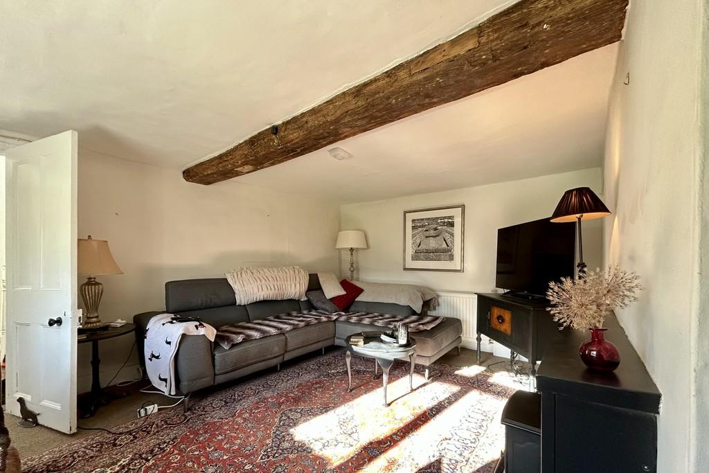 Slough Farm 3 bed farm house £1,750 pcm (£404 pw)