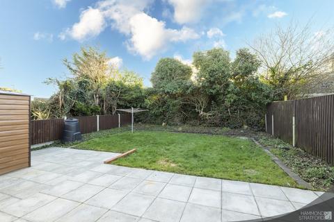 14 Bainards Close, Wymondham, NR18 0TS