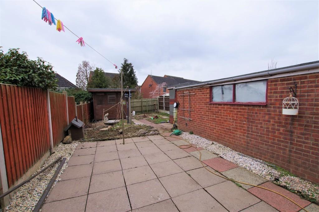 Dovefields, Rocester, Uttoxeter 3 bed semidetached house £215,000