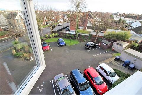 1 bedroom flat for sale - Station Road, Clacton on Sea