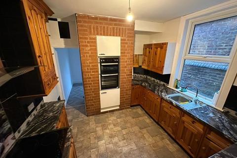 1 bedroom property to rent - Dudley Road West, Tividale