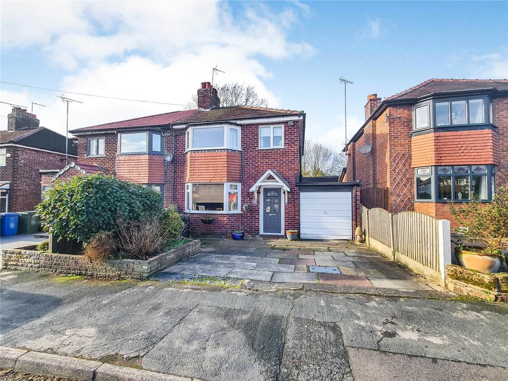 Elmridge Drive, Hale Barns, Cheshire, WA15 3 bed semidetached house