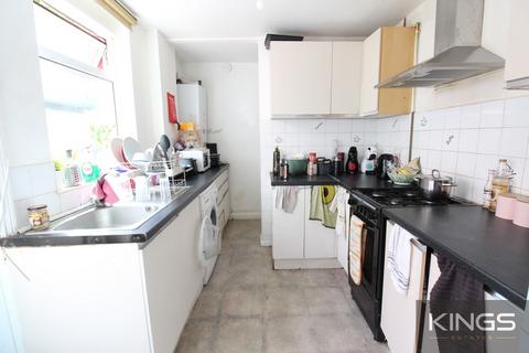 4 bedroom terraced house to rent, Portswood Road, Southampton