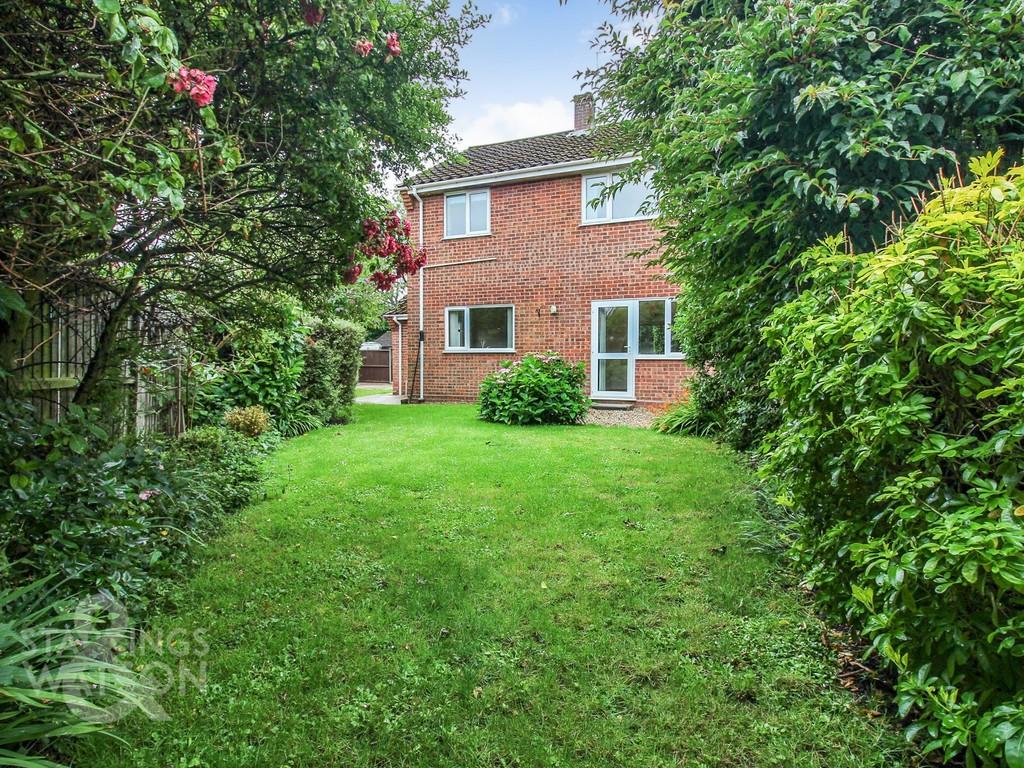 Joy Avenue, Newton Flotman, Norwich 3 bed detached house for sale £