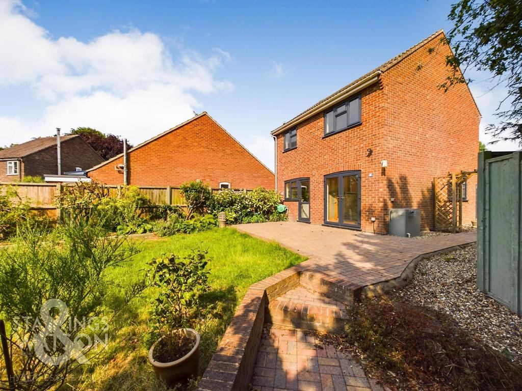 Burgess Way, Brooke, Norwich 3 bed detached house for sale £265,000