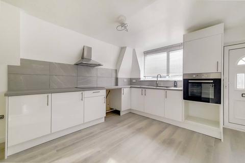 2 bedroom flat to rent - Ickenham Road, Ickenham, Ruislip, HA4