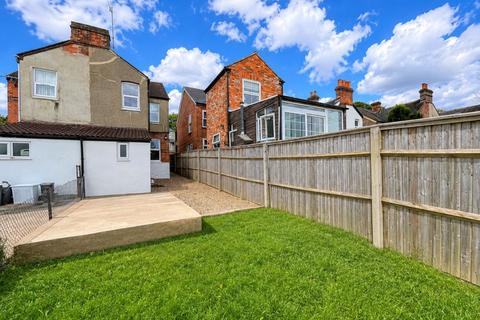 4 bedroom semi-detached house to rent, Hughenden Road, Hp13