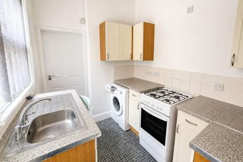 4 bedroom semi-detached house to rent, Hughenden Road, Hp13