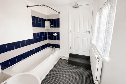 4 bedroom semi-detached house to rent, Hughenden Road, Hp13