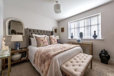 58 Consort Drive, Leatherhead, KT22 0AS