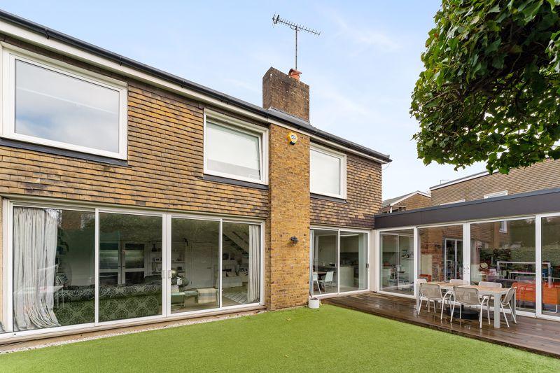 Garden to house