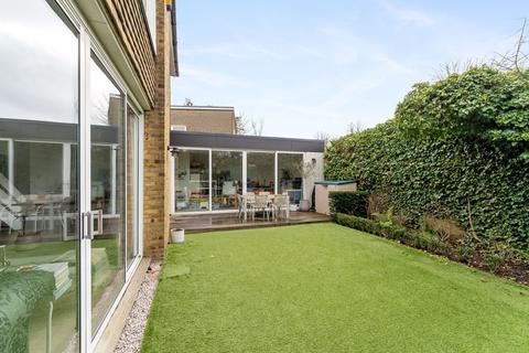 4 View Close, London, N6 4DD