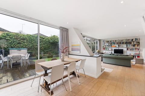 4 View Close, London, N6 4DD