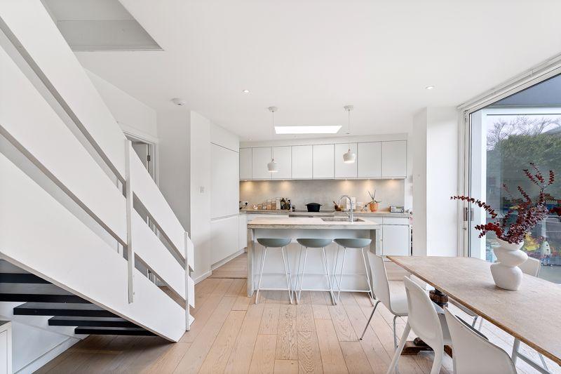 Dining to kitchen