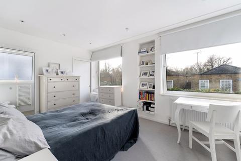 4 View Close, London, N6 4DD