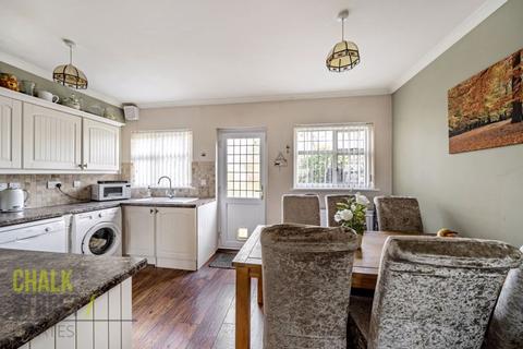 5 Tennyson Way, Hornchurch, RM12 4BU