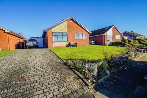 3 bedroom bungalow for sale - Balmoral Close, Horwich