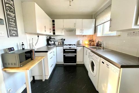 2 bedroom semi-detached house for sale - Yews Avenue, Kendray, Barnsley, South Yorkshire, S70 4BW