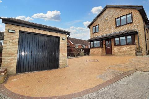 4 bedroom detached house for sale, Woodmere, Barton Hills, Luton, Bedfordshire, LU3 4DN