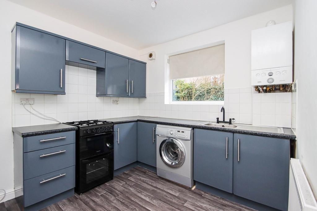 Wardle Road, Sale, Cheshire, M33 1 bed apartment £850 pcm (£196 pw)