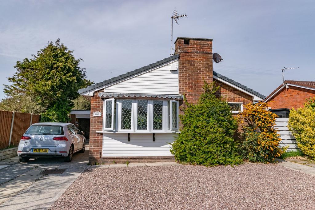 Audley Close, Ansdell, FY8 2 bed detached bungalow £950 pcm (£219 pw)