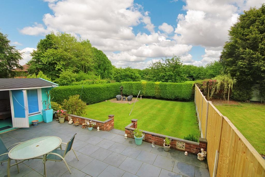 Cuerdley Road, Penketh, Warrington, WA5 3 bed semidetached house £300,000