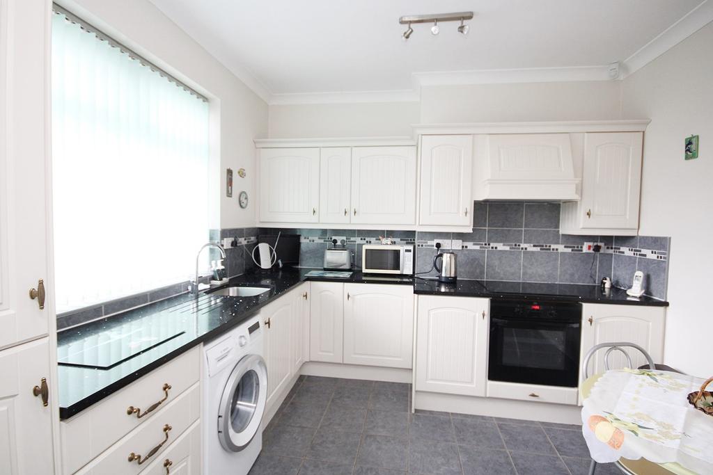 Cuerdley Road, Penketh, Warrington, WA5 3 bed semidetached house £300,000