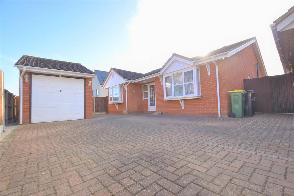Rocheway, Rochford 3 bed detached bungalow for sale £475,000