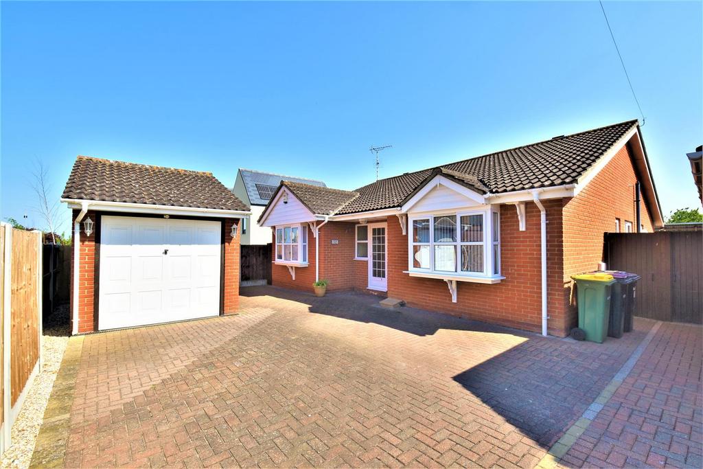 Rocheway, Rochford 3 bed detached bungalow £450,000