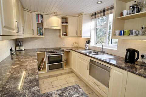 12 Elm Road, Godalming, GU7 3SW