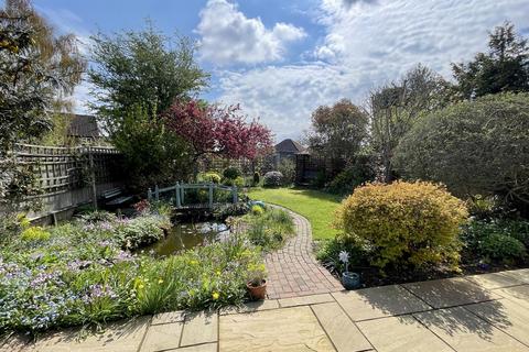 12 Elm Road, Godalming, GU7 3SW