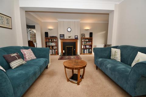 12 Elm Road, Godalming, GU7 3SW