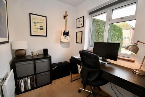 12 Elm Road, Godalming, GU7 3SW