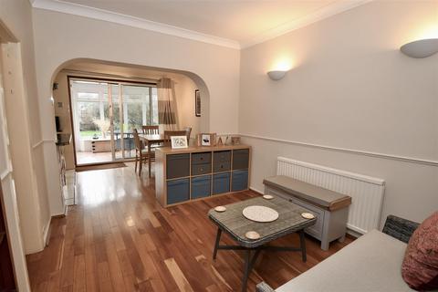 12 Elm Road, Godalming, GU7 3SW