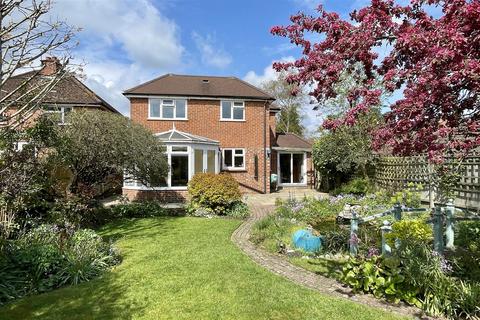12 Elm Road, Godalming, GU7 3SW