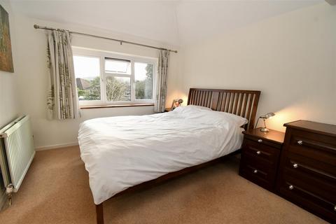 12 Elm Road, Godalming, GU7 3SW