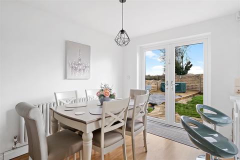 24 Icknield Close, Bidford On Avon, Alcester, B50 4BZ