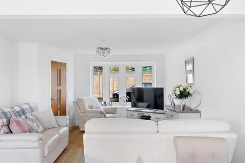 24 Icknield Close, Bidford On Avon, Alcester, B50 4BZ