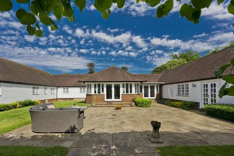 The Old Stables Perry Hill, Worplesdon, Guildford, GU3 3RD
