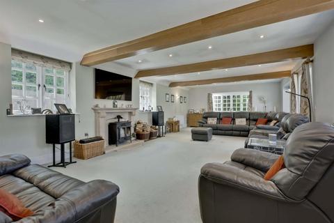 The Old Stables Perry Hill, Worplesdon, Guildford, GU3 3RD