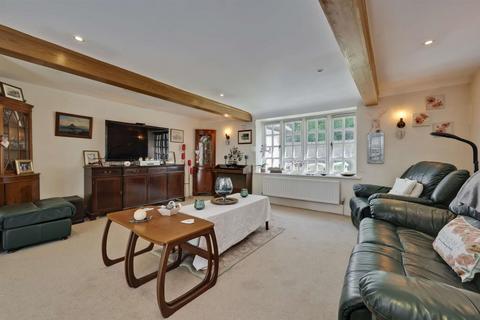 The Old Stables Perry Hill, Worplesdon, Guildford, GU3 3RD