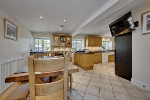 The Old Stables Perry Hill, Worplesdon, Guildford, GU3 3RD